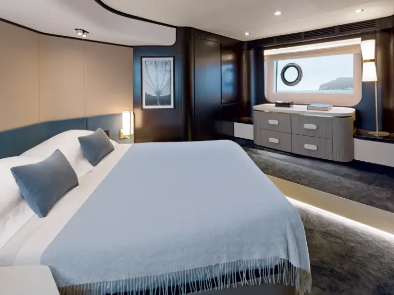 Azimut 55 fly be happy double bed cabin view