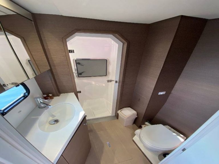 Bali 4.8 Baša catamaran 2020 adriatic charter miles toilet