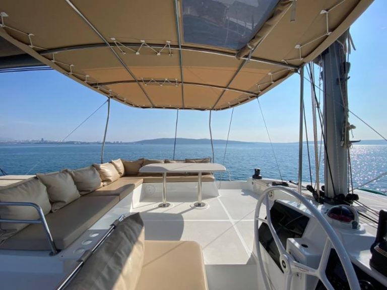 Bali 4.8 Baša catamaran 2020 flybridge lounge adriatic charter miles