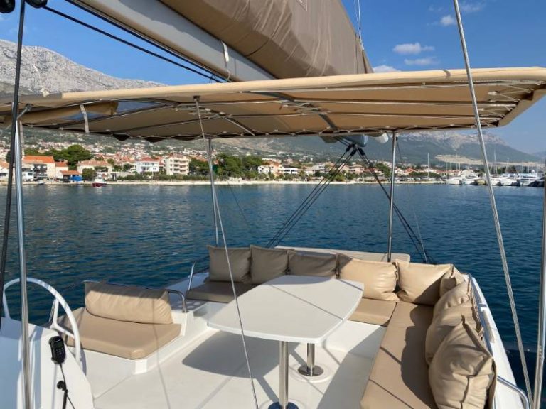 Bali 4.8 Baša catamaran 2020 flybridge adriatic charter miles