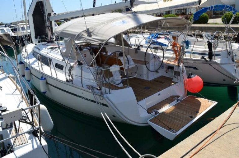 sailing yacht Bavaria 37 cruiser hana bathing platform