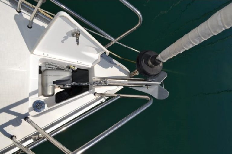 sailing yacht Bavaria 37 cruiser hana anchor winch