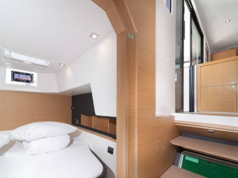 Dufour 48 catamaran Dreamland cabin