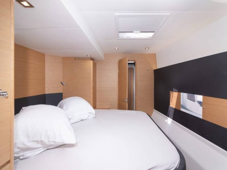 Dufour 48 catamaran Dreamland double bed cabin