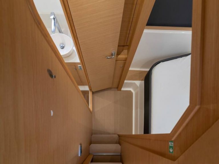 Dufour 48 catamaran Dreamland toilet