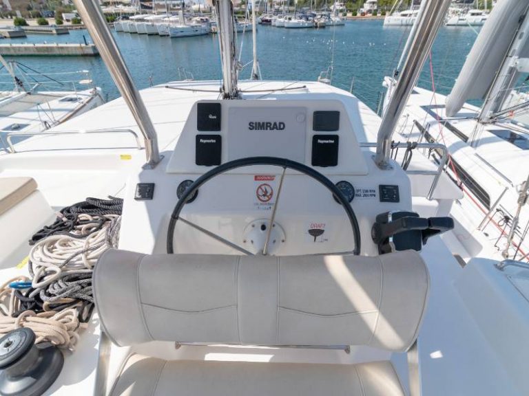 Dufour 48 catamaran Dreamland fly bridge console