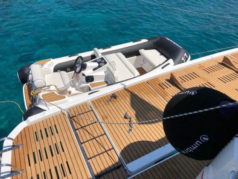 Fountaine Pajot my 44 umbrella victoria bathing platform