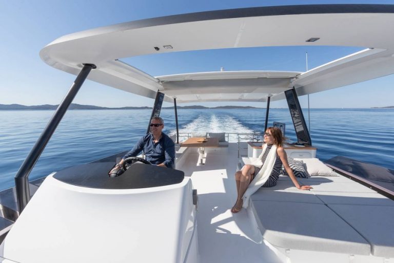 Fountaine Pajot my 44 umbrella victoria fly bridge steering