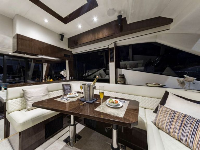 Galeon 500 fly salon