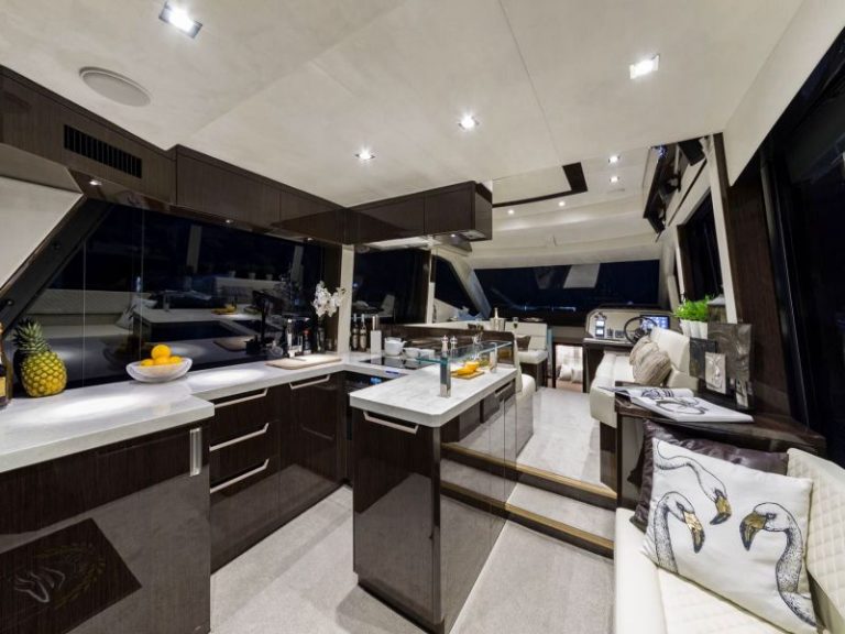 Galeon 500 fly kitchen