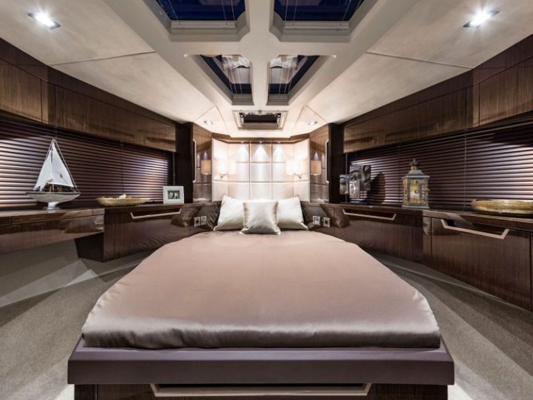 Galeon 500 fly main guest cabin