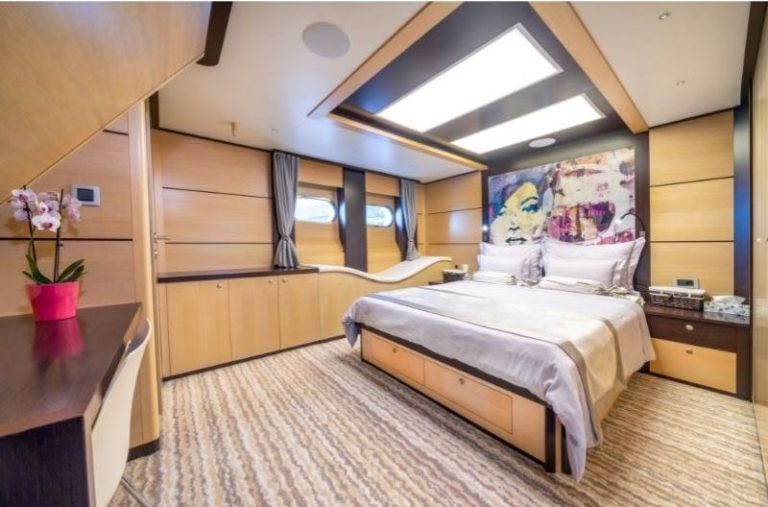 luxury yacht Navilux adriatic charter miles cabin