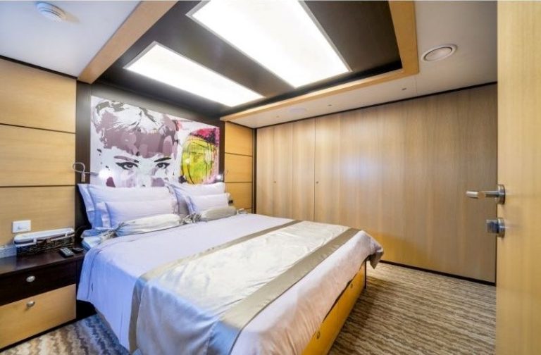 luxury yacht Navilux adriatic charter miles master cabin