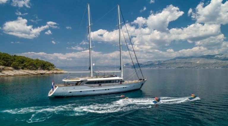 luxury yacht Navilux adriatic charter miles charter for summer holidays