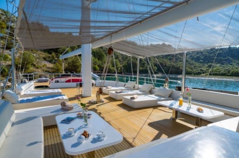 luxury yacht Navilux adriatic charter miles teak deck lounge