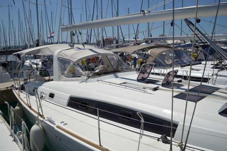 Beneteau Oceanis 50 Opera sailing yacht marina Sukošan