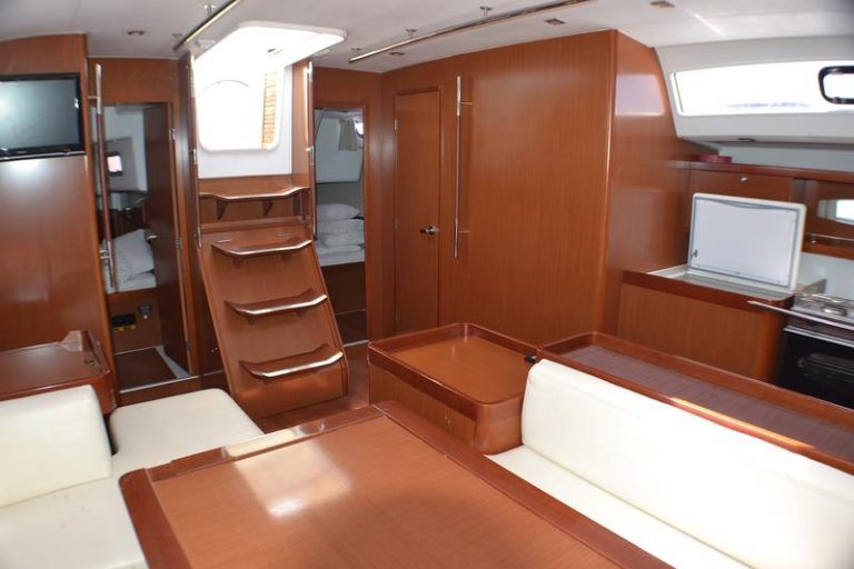 Beneteau Oceanis 50 Opera sailing yacht interior