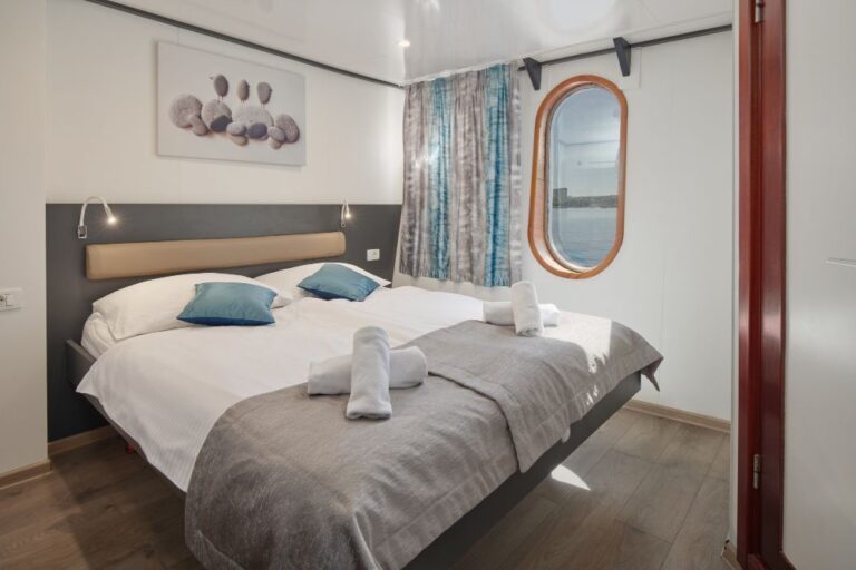 luxury mini cruiser lupus mare adriatic charter miles master bedroom