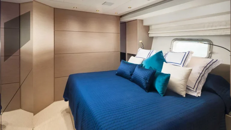 San lorenzo 78 secundus luxury yacht guest cabin