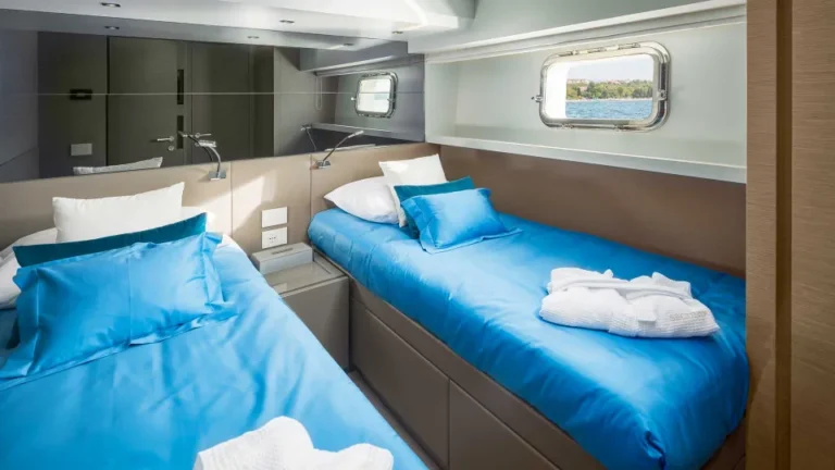 San lorenzo 78 secundus luxury yacht twin bed cabin