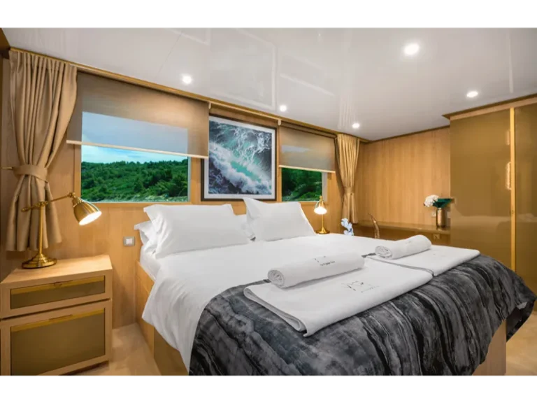 Agape Rose luxury yacht doublebed cabin