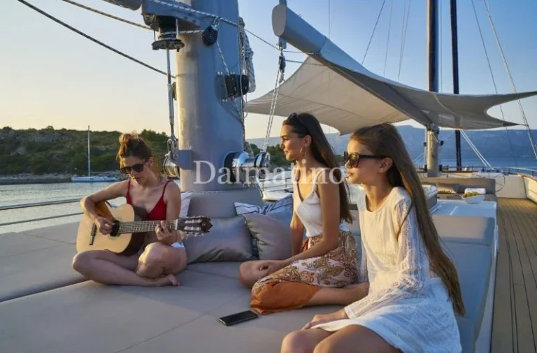 luxury sailing yacht Dalmatino deck cruising