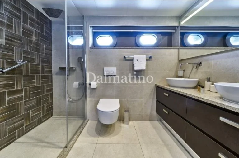 luxury sailing yacht Dalmatino cabin bathroom 2