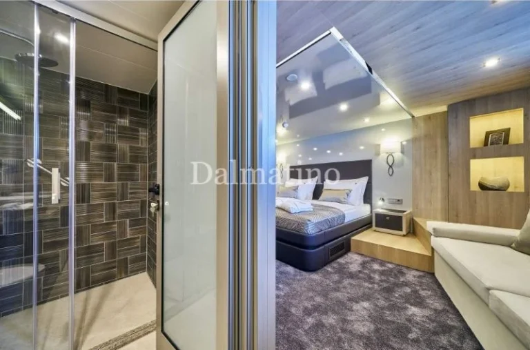 luxury sailing yacht Dalmatino master cabin bathroom