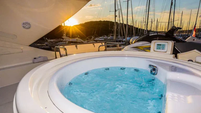 Ferretti 880 luxury yacht miss katarina jacuzzi