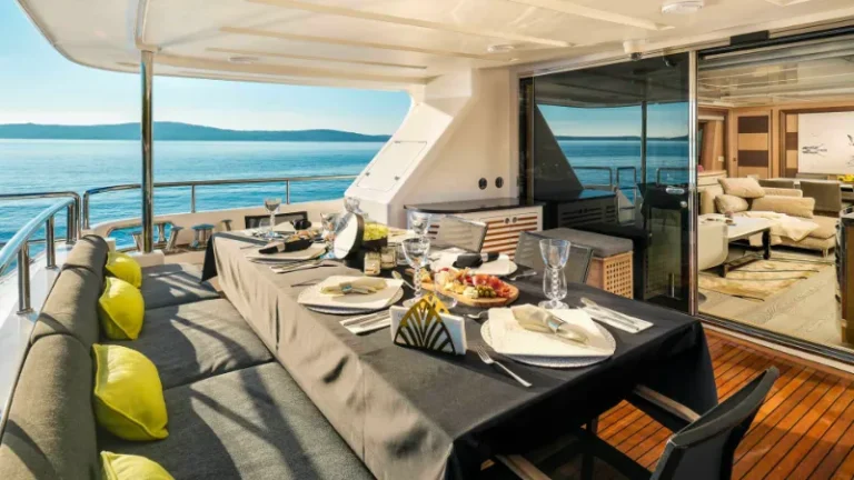 Benetti Delfino Ocean drive cockpit table