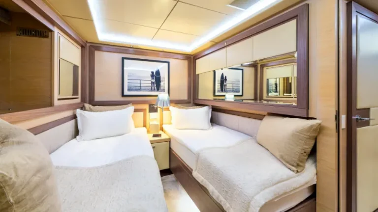 Benetti Delfino Ocean drive guest twin cabin