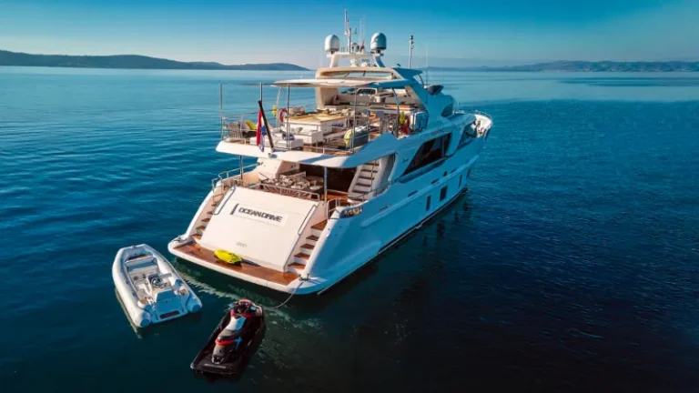 Benetti Delfino Ocean drive exterior stern