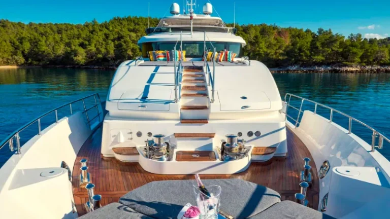 Benetti Delfino Ocean drive outside front view deck