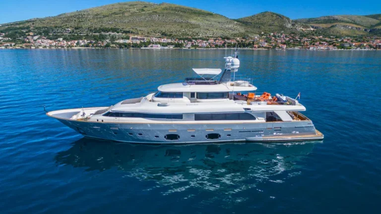 Ferretti Navetta 33 Seventh Sense crewed cruising