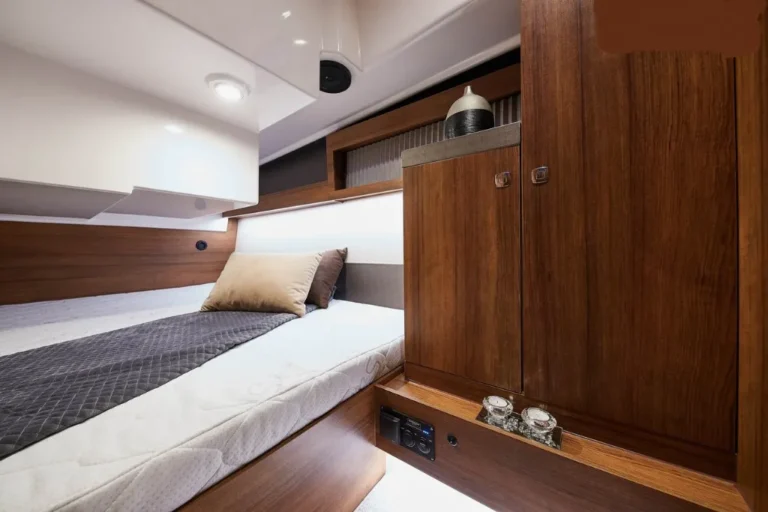 Northman 1200 Maya Bay 3 motor yacht bed in cabin