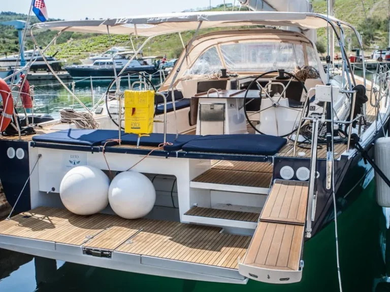 Dufour 560 leto sailing yacht bathing platform