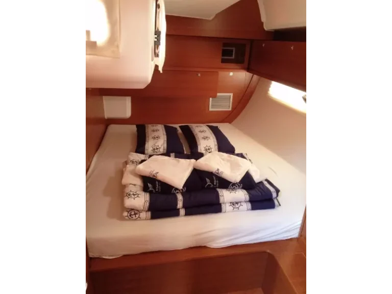 Dufour 560 leto sailing yacht cabin