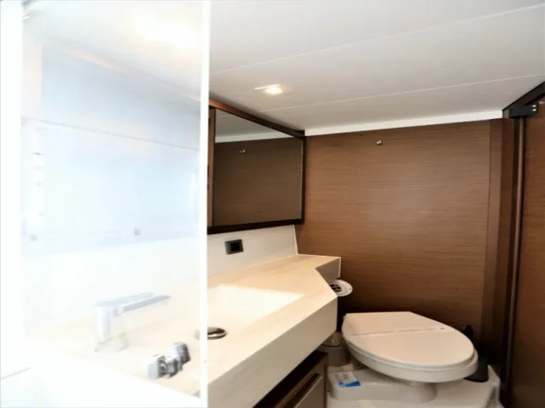 lagoon 46 lady point catamaran toilet