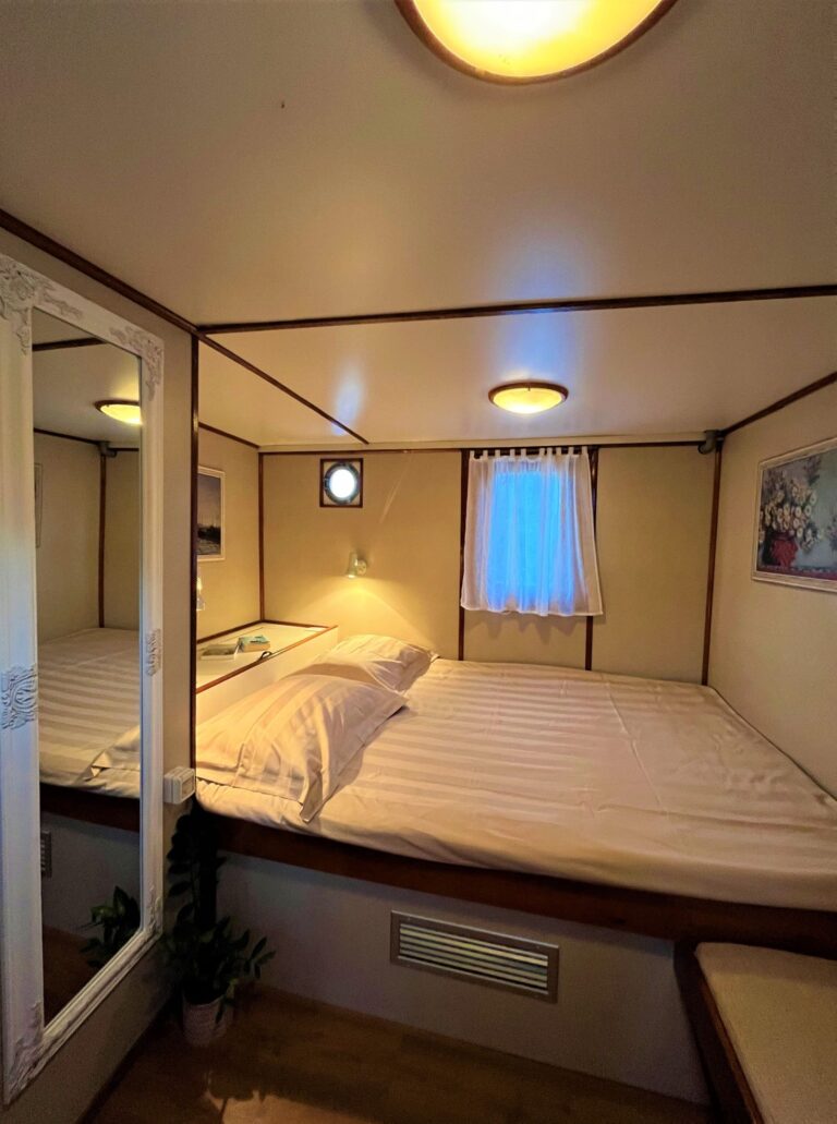 mini cruiser elena adriatic charter miles double bed cabin