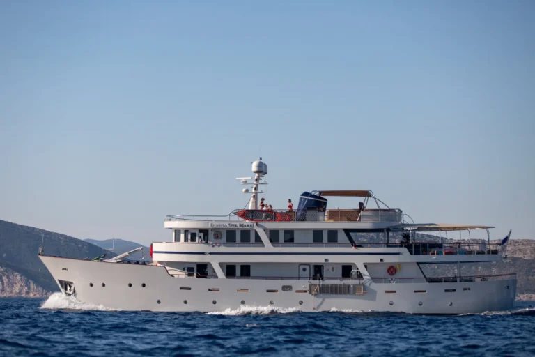 luxury yacht Donna del mare adriatic charter miles cruising the adriatic