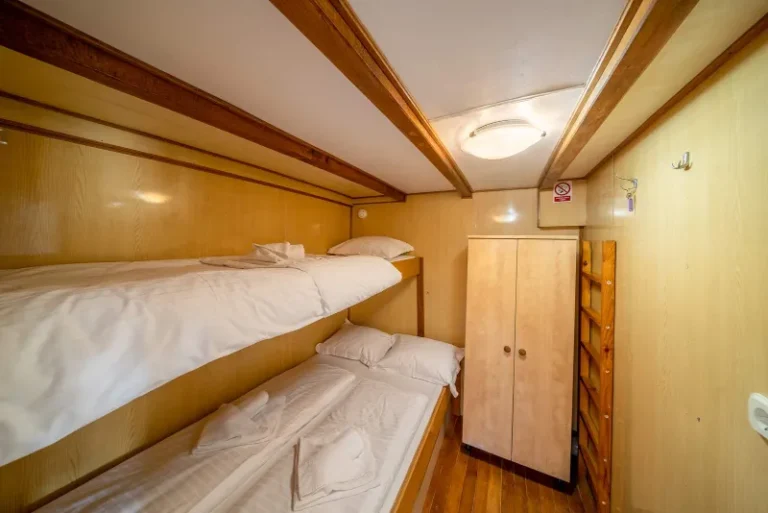 mini cruiser novi dan adriatic charter miles bunk bed cabin