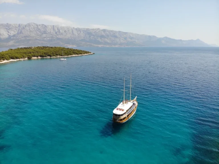 mini cruiser novi dan adriatic charter miles cruising